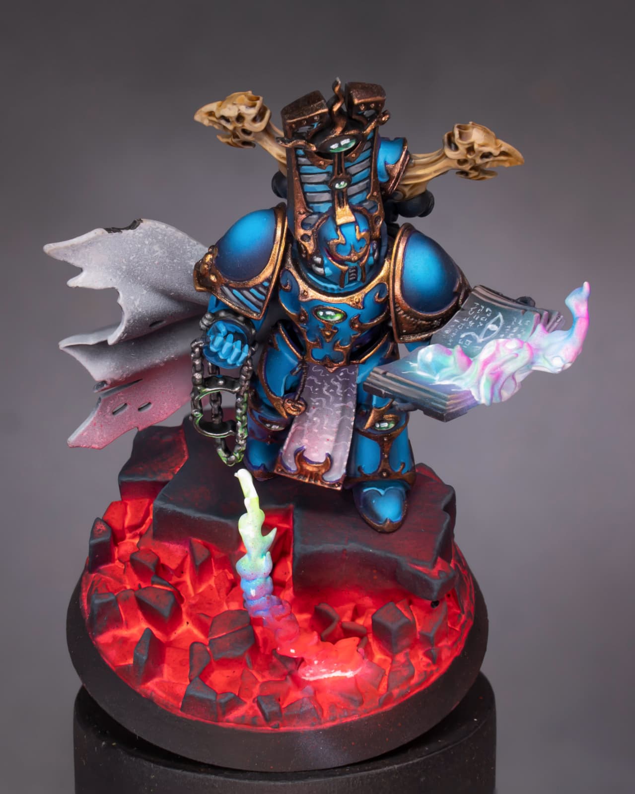 Chaos – Sorcerer 40mm Epic base by El Miniaturista - Physical